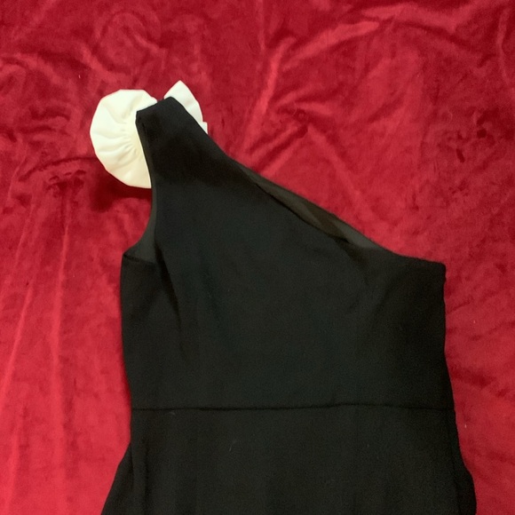 Alexia Admor Black One-Shoulder Maxi Dress with White Floral Accent NWT Size 6 - Picture 7 of 8